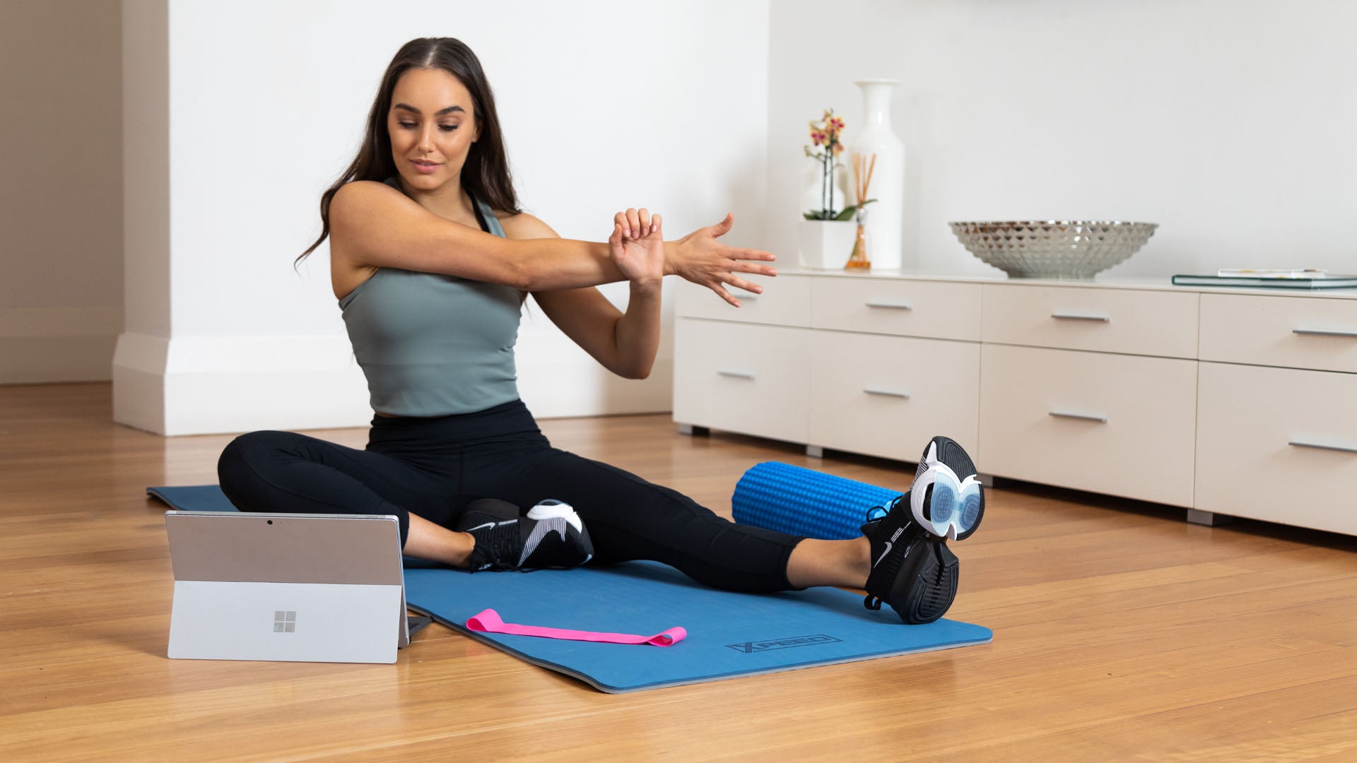 Dynamic Front Exercise 7 Dynamic Exercises To Do Before Running - Fitness Warehouse Australia